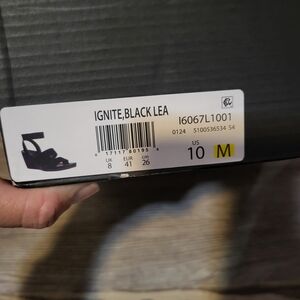 Naturalizer Black Leather Sandals